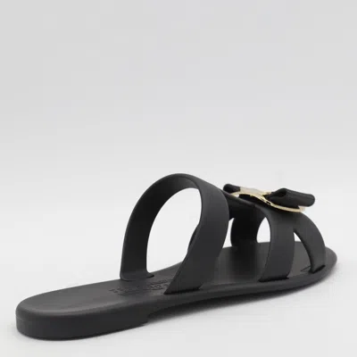 FERRAGAMO BLACK LEATHER FLATS