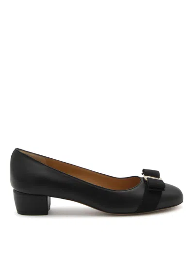 FERRAGAMO BLACK LEATHER PUMPS