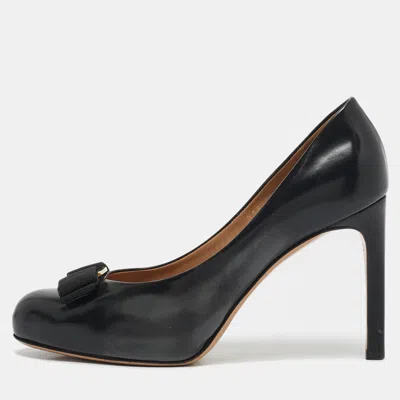 Pre-owned Ferragamo Black Leather Vara Bow Pumps Size 37