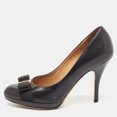 Pre-owned Ferragamo Black Leather Vara Bow Pumps Size 38.5