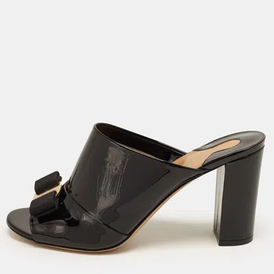 Pre-owned Ferragamo Black Patent Leather Vara Bow Slide Sandals Size 40