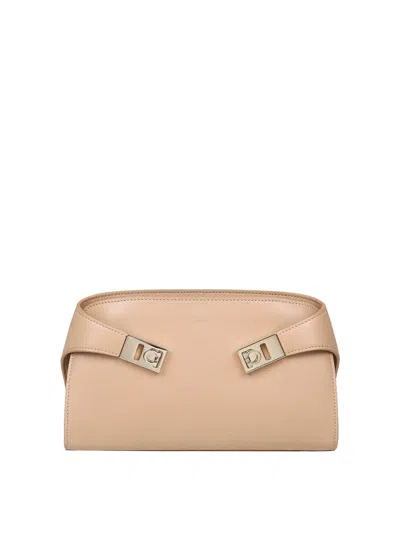 FERRAGAMO HUG CLUTCH BAG IN LIGHT CAMEL LEATHER