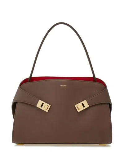 FERRAGAMO FERRAGAMO BOLSO SHOULDER MARRON INTERIOR ROJO