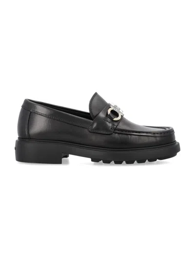 Ferragamo Gancini-plaque Leather Loafers In Black