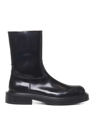 Ferragamo Calfskin Boot In Black