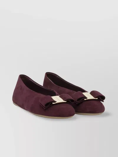Ferragamo Bow Detail Flat Sole Ballerina Shoes In Burgundy