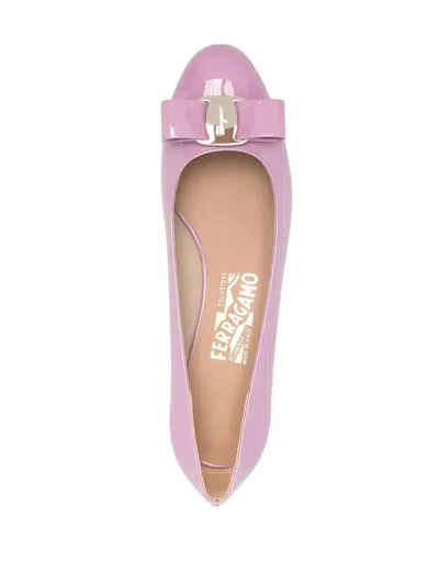 Ferragamo Bow-detail Logo-plaque Pumps In Pink