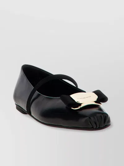 Ferragamo Bow Detail Metallic Round Toe Ballet Flats In Black