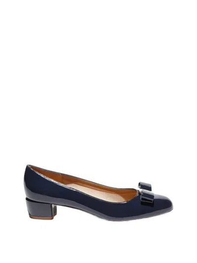 Ferragamo Vara Bow Leather Low Pumps In Oxford Blue
