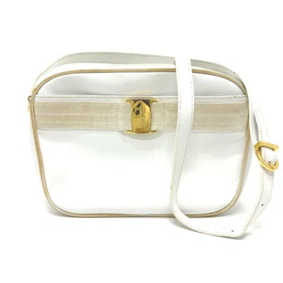 Pre-owned Ferragamo Bow Shoulder Bag () In White