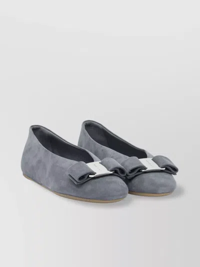 Ferragamo Bow Suede Ballerina Shoes Rubber Sole In Gray