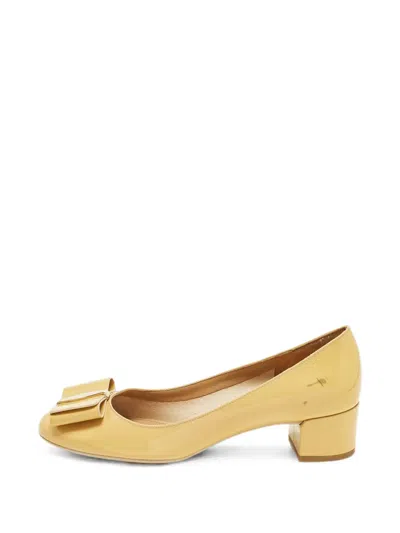 Pre-owned Ferragamo Bow-detail Leather Pumps In Neutral