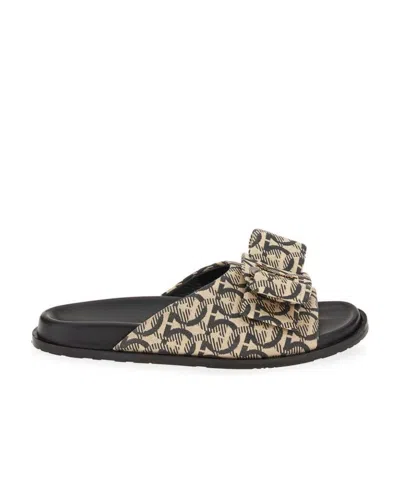 Ferragamo Bowknot Flip-flops In Black