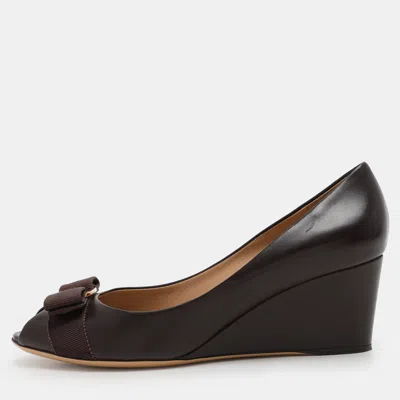 Pre-owned Ferragamo Brown Leather Vara Bow Wedge Pumps Size 38