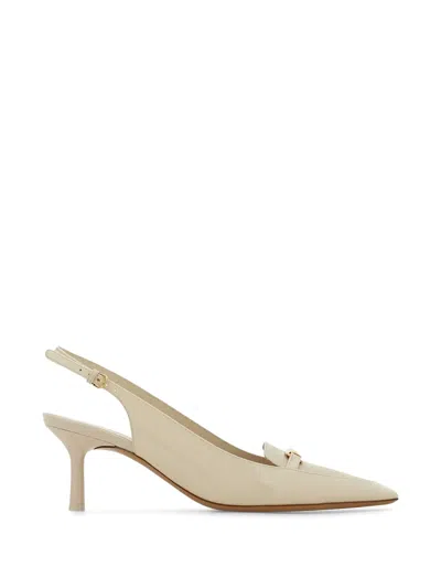 Ferragamo Buckle-detail Patent-leather Pumps In Neutral