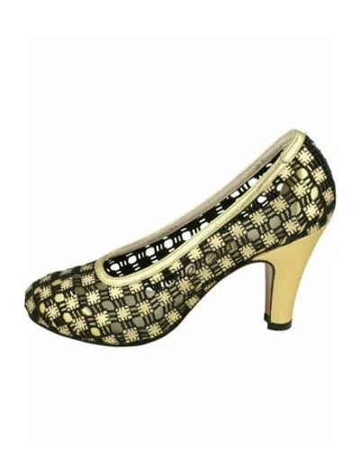 Pre-owned Ferragamo Calf Leather Pumps W/ Tags In Gold