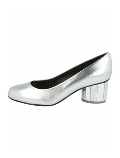 Pre-owned Ferragamo Calf Leather Pumps W/ Tags In Silver
