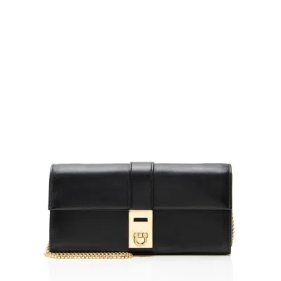 Ferragamo Calfskin Hug Wallet On Chain In Black