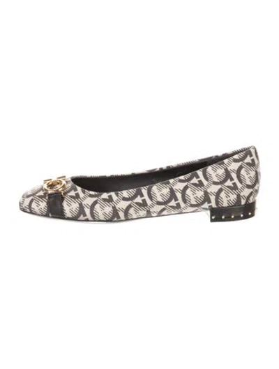 Pre-owned Ferragamo Canvas Printed Ballet Flats In Silver