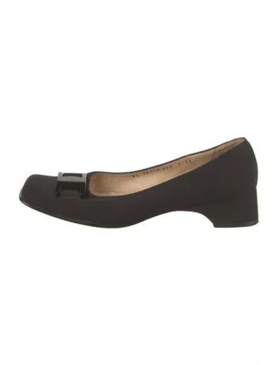 Pre-owned Ferragamo Canvas Pumps In Black