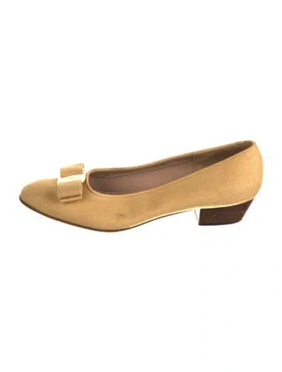 Pre-owned Ferragamo Canvas Pumps In Neutral