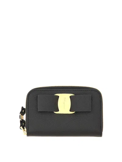Ferragamo Bow Detail Textured Finish Card Holder In Black