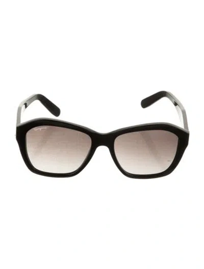 Pre-owned Ferragamo Cat-eye Gradient Sunglasses In Black