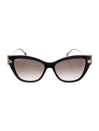 Pre-owned Ferragamo Cat-eye Gradient Sunglasses In Black