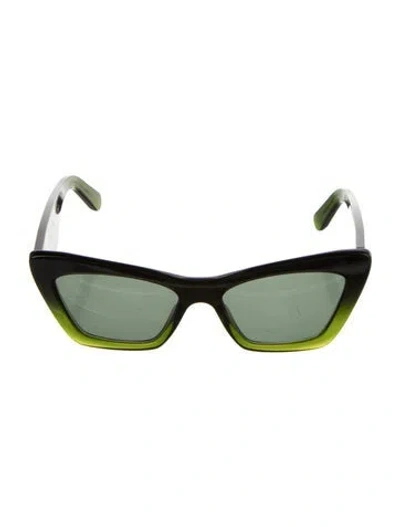 Pre-owned Ferragamo Cat-eye Tinted Sunglasses In Black
