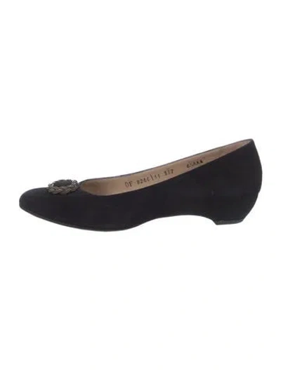 Pre-owned Ferragamo Chain-link Accent Suede Flats In Black