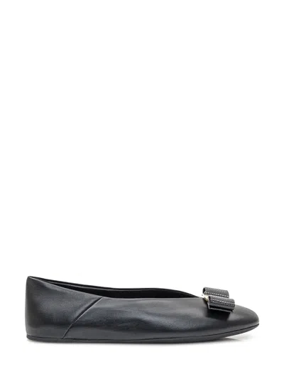 Ferragamo Classic Ballerina Flats For All Occasions In Black