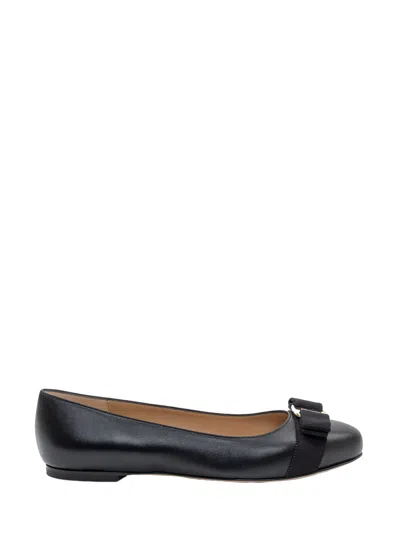 Ferragamo Classic Ballerina Flats For Effortless Elegance In Black