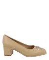 Ferragamo Comiso Leather Pumps In Multi