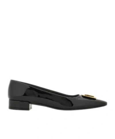 Ferragamo Contrast-color Logo Ballet Shoes In Black