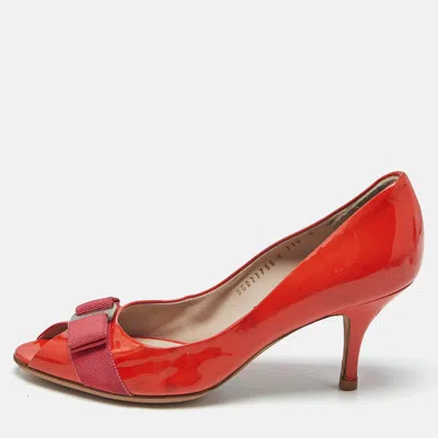 Pre-owned Ferragamo Coral Orange Patent Leather Vara Bow Peep Toe Pumps Size 38.5
