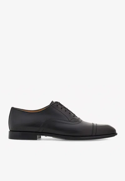 Ferragamo Toecapped Leather Oxford Shoes In Black