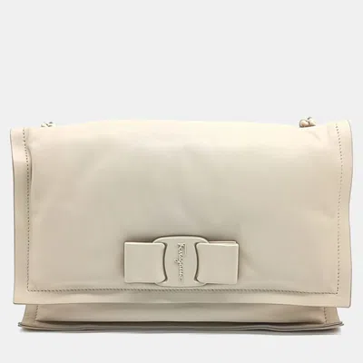 Pre-owned Ferragamo Cream Viva Shoulder Bag In White
