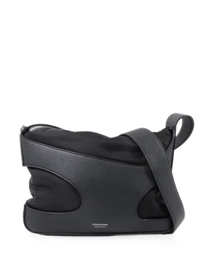 Pre-owned Ferragamo Cut-out Shoulder Bag In ブラック