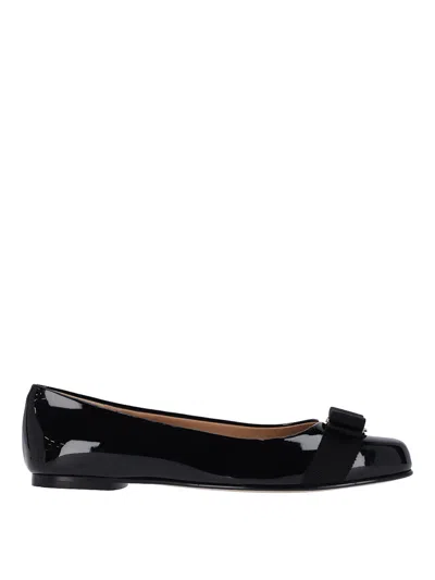 Ferragamo Varina Leather Flat In Black