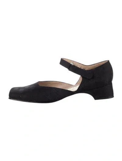 Pre-owned Ferragamo D'orsay Pumps In Black