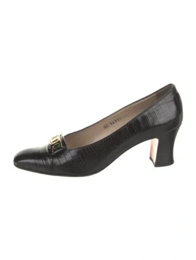 Pre-owned Ferragamo Embossed Leather Pumps In Black