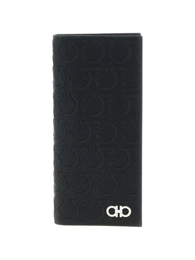 Ferragamo Gancini Leather Wallet Embossed Pattern Design In Black