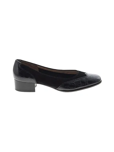 Pre-owned Ferragamo Flats In Black