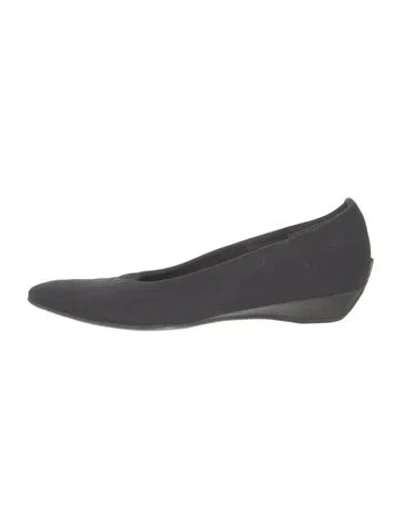 Pre-owned Ferragamo Flats In Gray