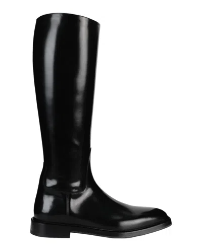 Ferragamo Fluid Leather Riding Boots In Black