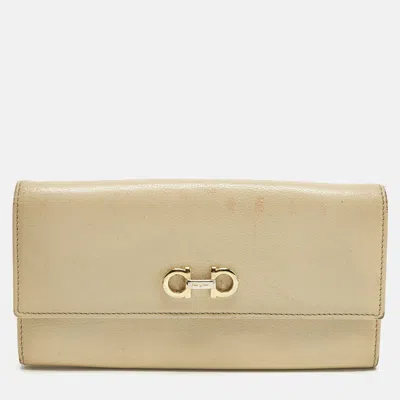 Pre-owned Ferragamo Gancini Beige Leather Continental Wallet In Sand