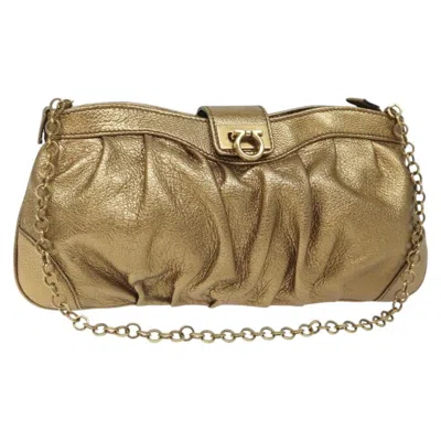 Pre-owned Ferragamo Gancini Chain Clutch Bag Leather Leather Clutche & Pouche Bag () In Gold