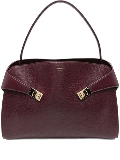FERRAGAMO GANCINI-CLASP LEATHER SHOULDER BAG