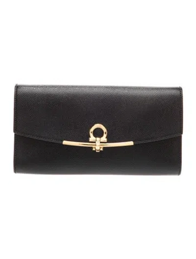 Pre-owned Ferragamo Gancini Clutch In Black