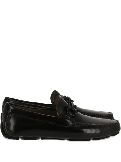 Ferragamo Gancini-detail Loafers In Black